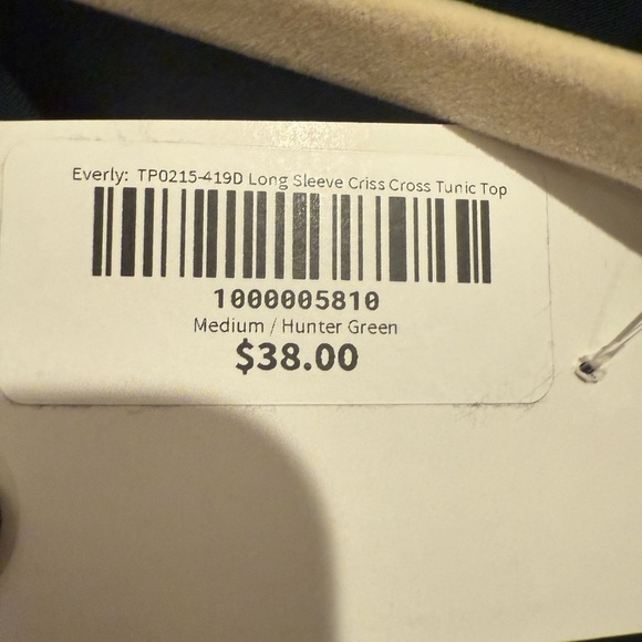 Everly Emerald Green Faux Cross Front Long Sleeve Top Size Medium New - Picture 4 of 4